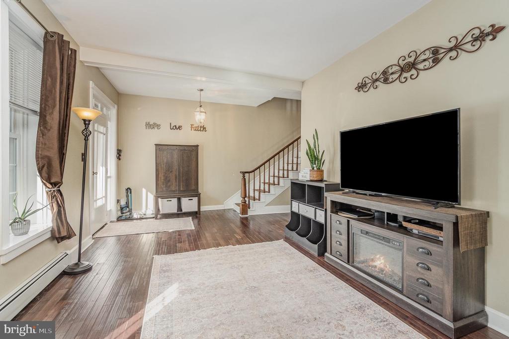 228 W Market St