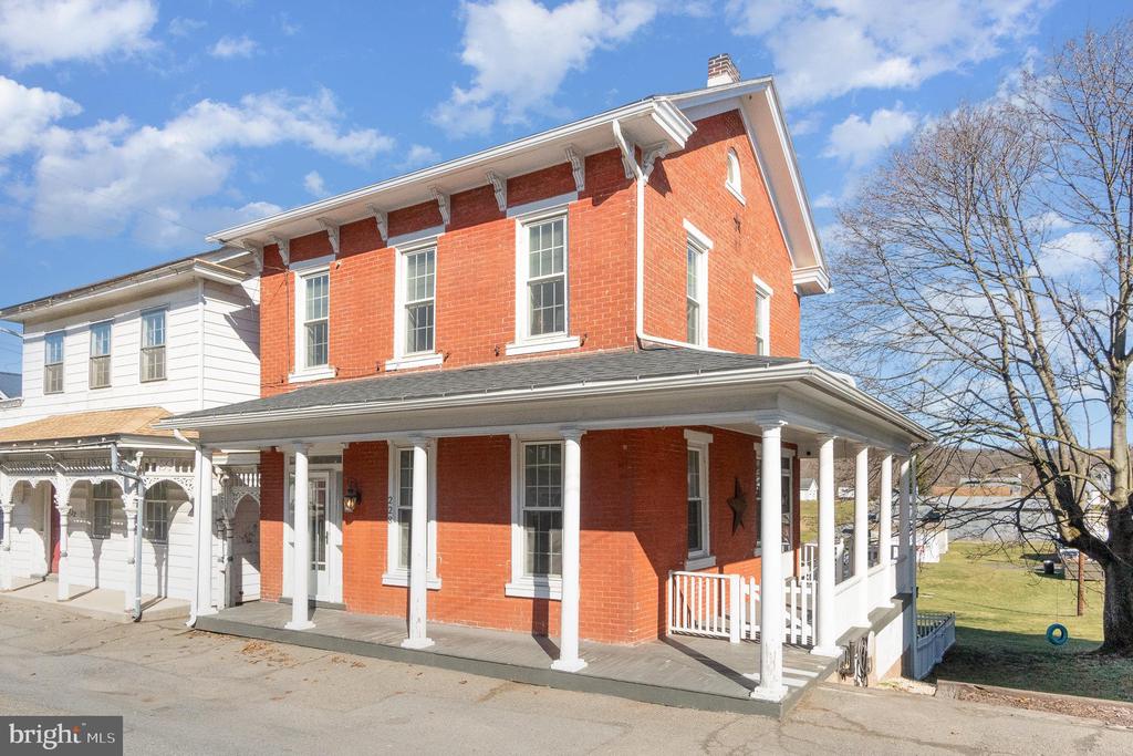 228 W Market St