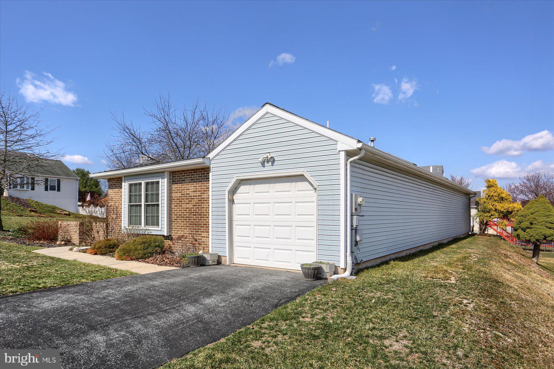 6266 S Highlands Cir