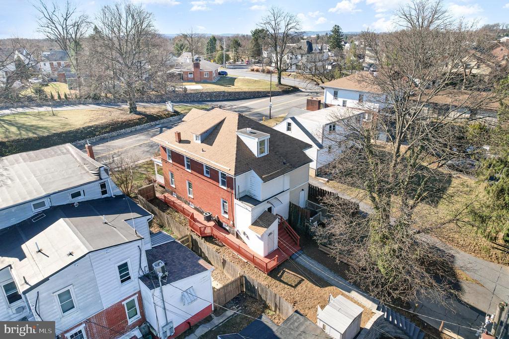3126 Walnut St