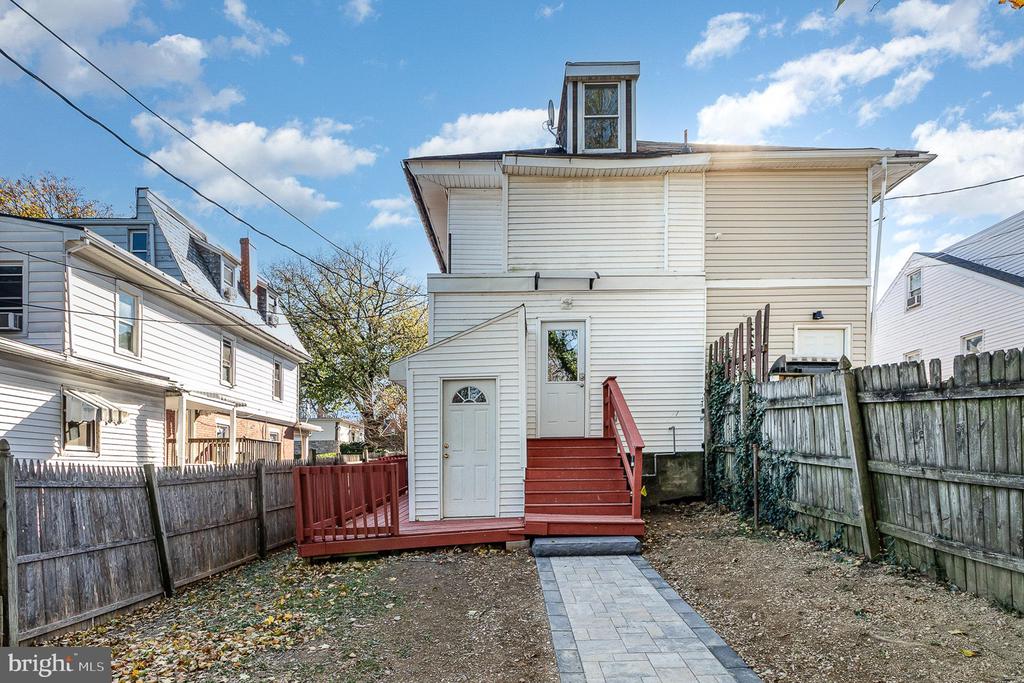 3126 Walnut St