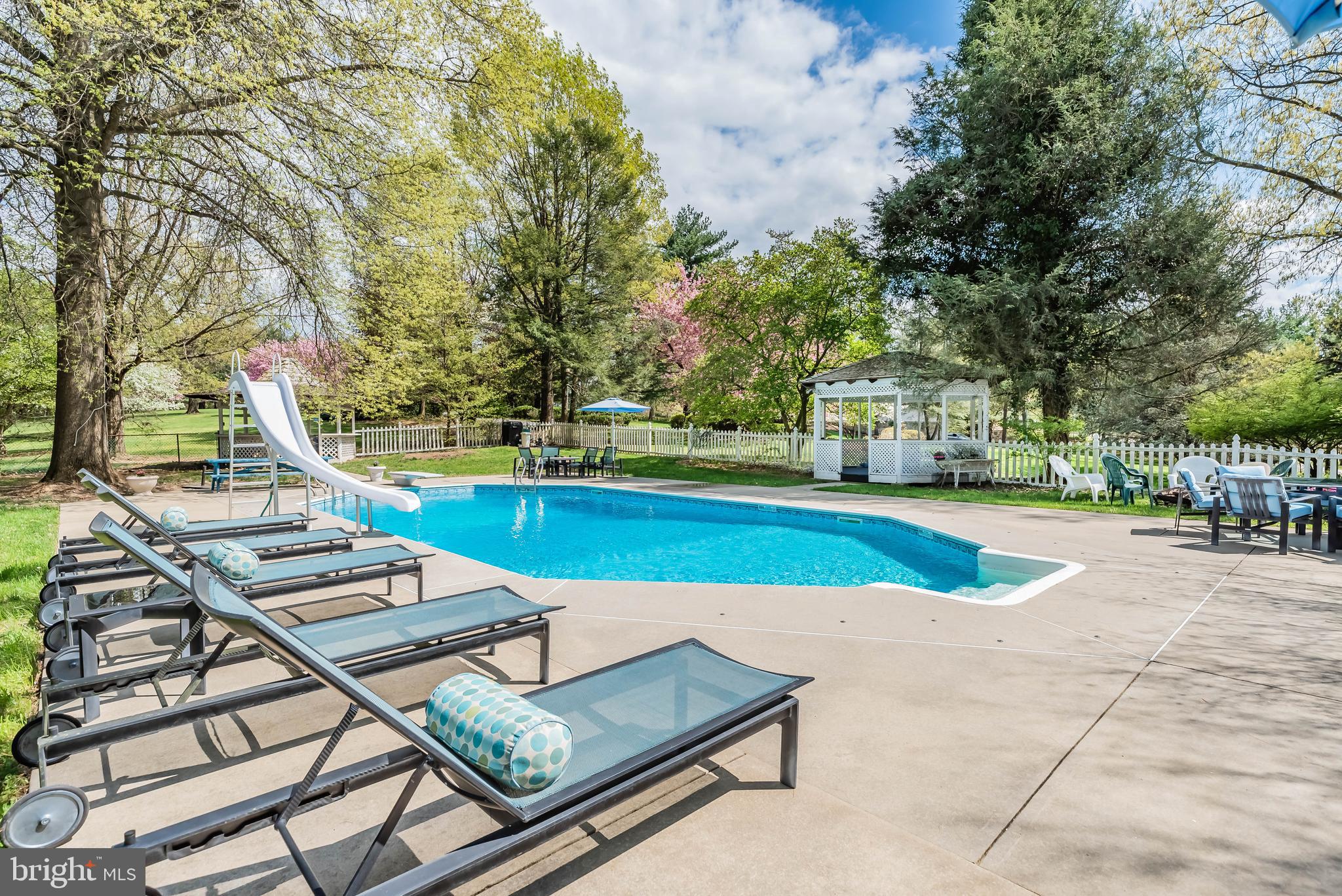 1485 Fairmont Dr