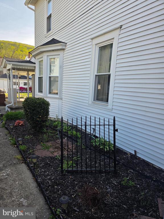 454 S 2nd St