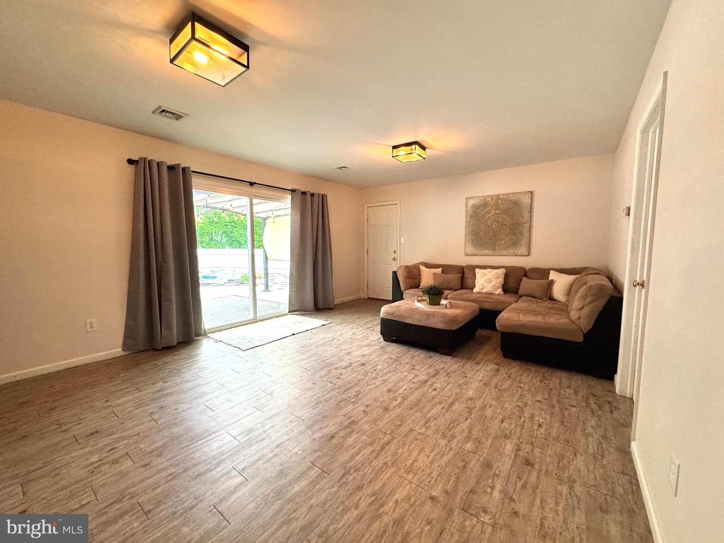 4617 Custer Dr