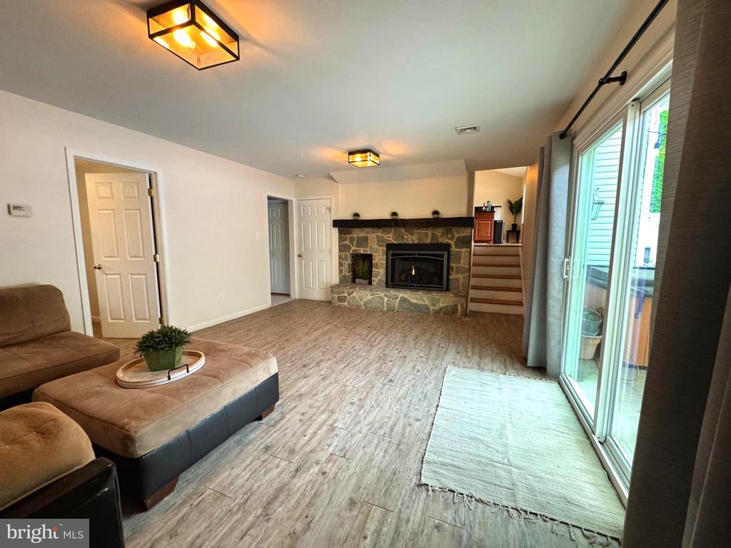 4617 Custer Dr