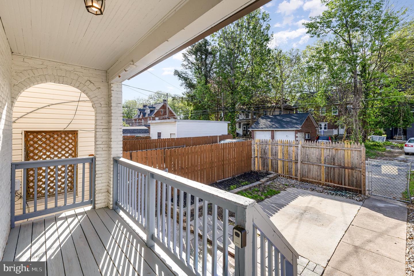1615 Herr St