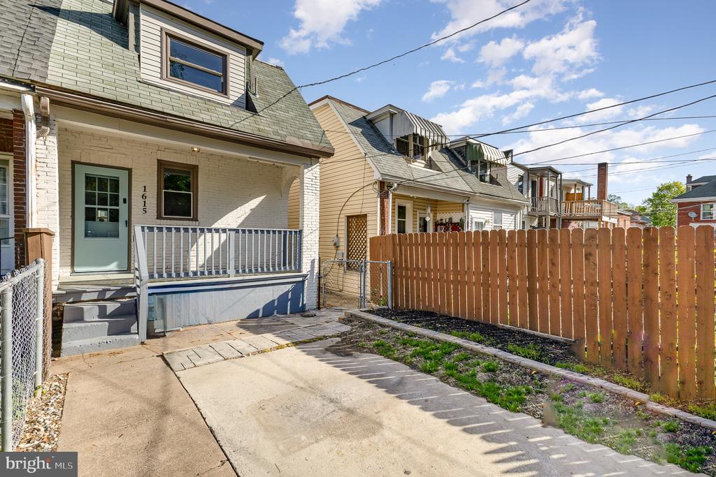 1615 Herr St