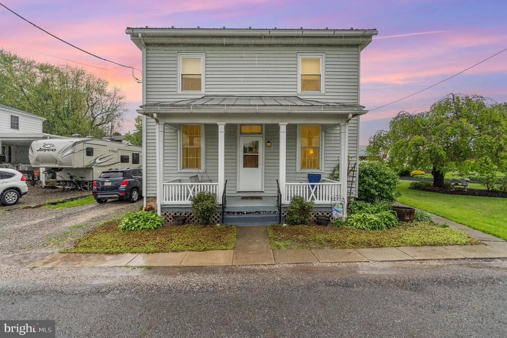 1405 BERRYSBURG ROAD