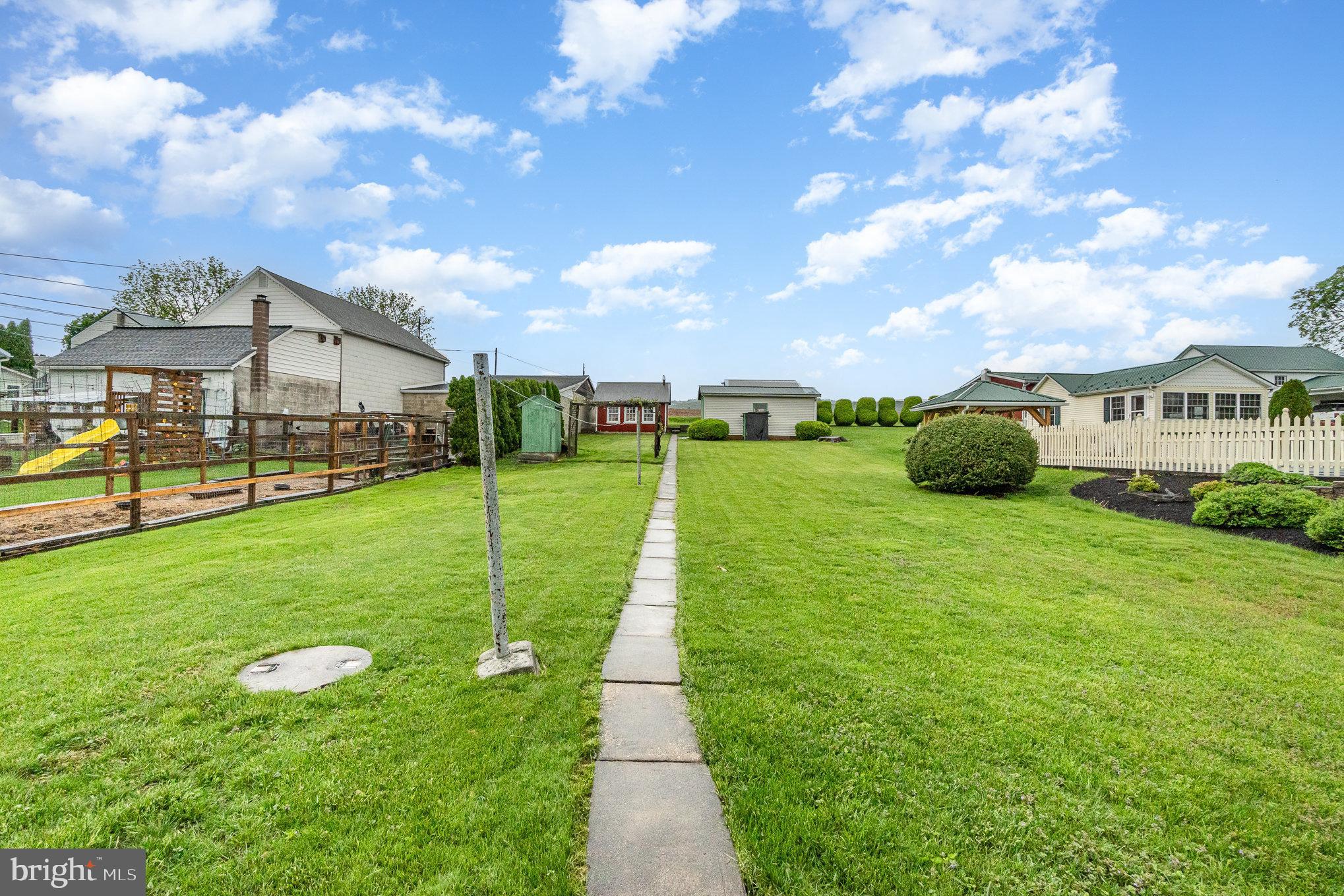 1405 BERRYSBURG ROAD