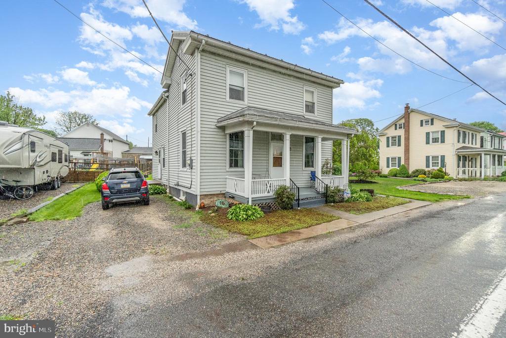 1405 BERRYSBURG ROAD