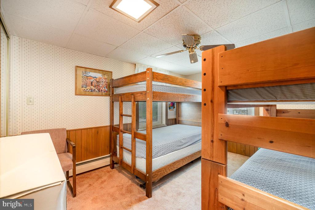 1405 BERRYSBURG ROAD