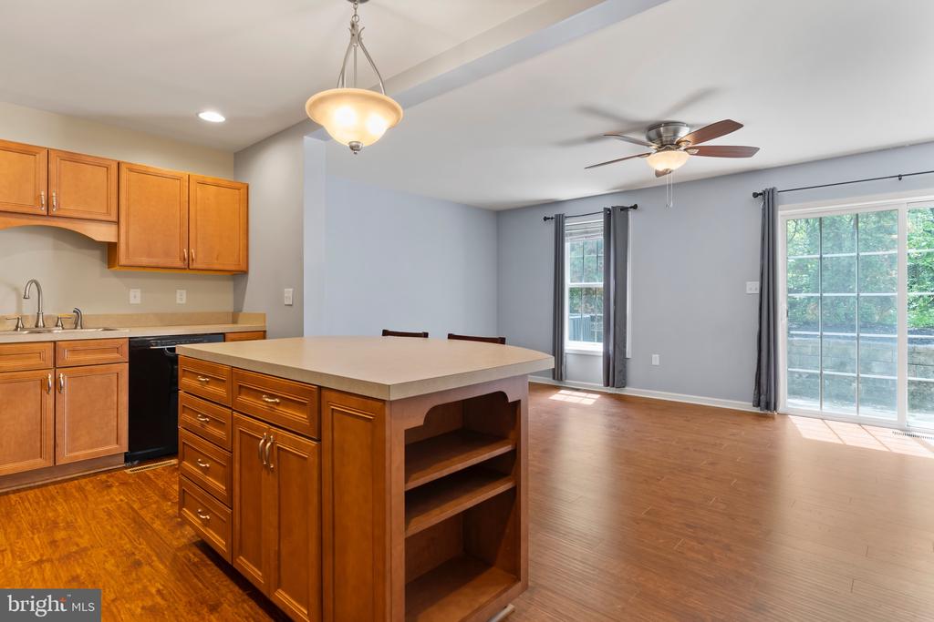 7883 Manada Ct