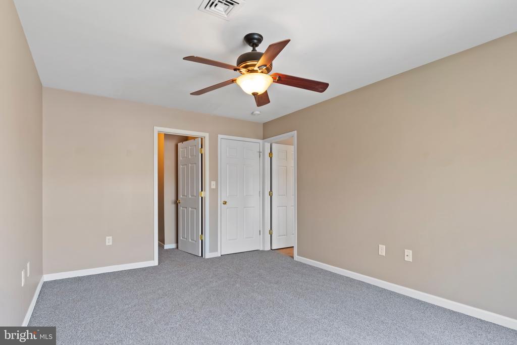 7883 Manada Ct