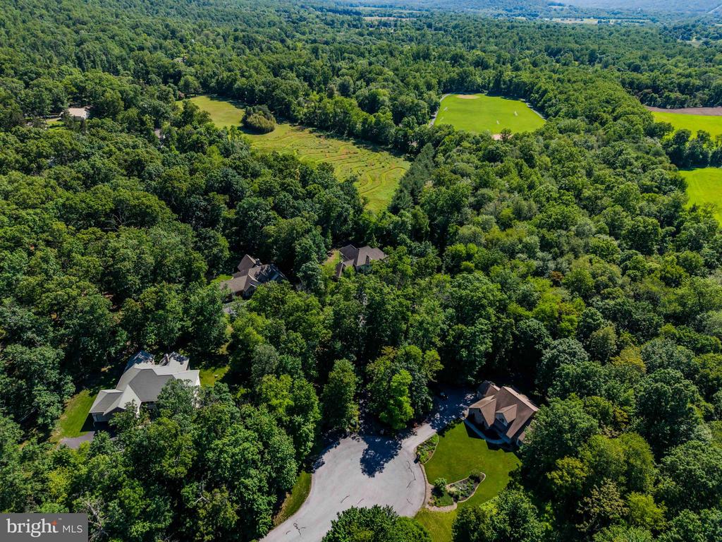 1760 White Oak Cir