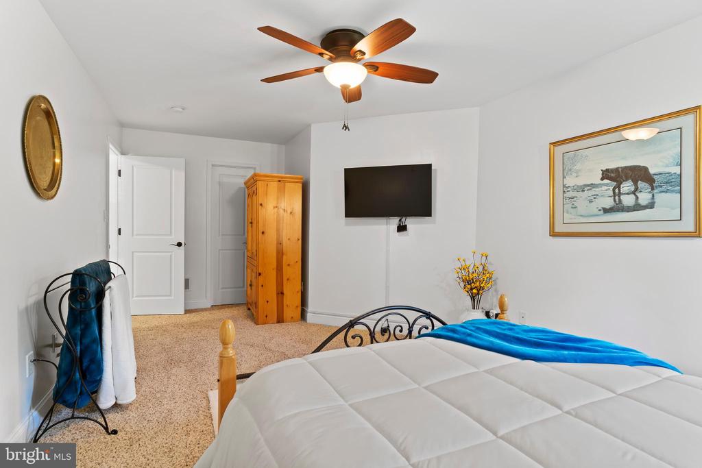 1760 White Oak Cir