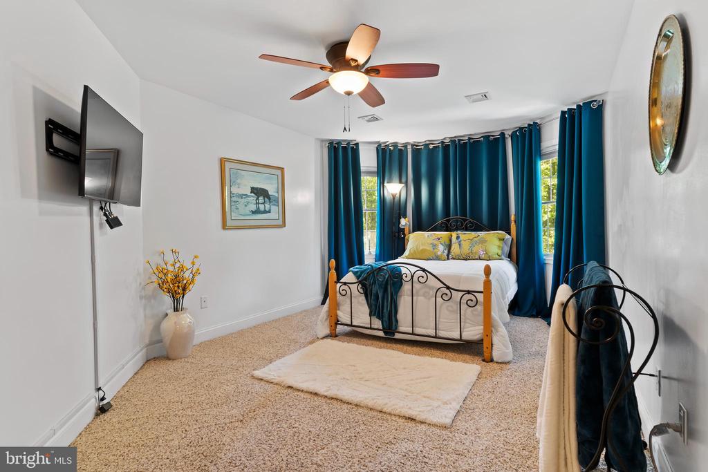 1760 White Oak Cir