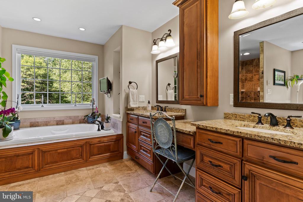 1760 White Oak Cir