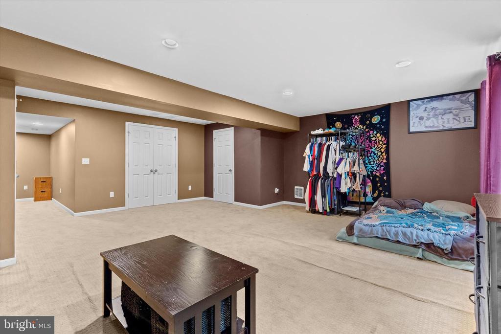 7877 Manada Ct