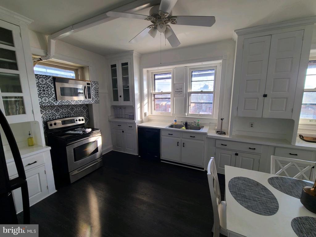 901 N FRONT ST #3R