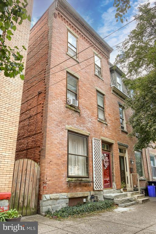 1824 GREEN STREET