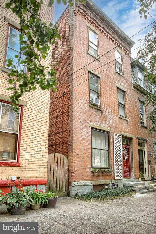 1824 GREEN STREET