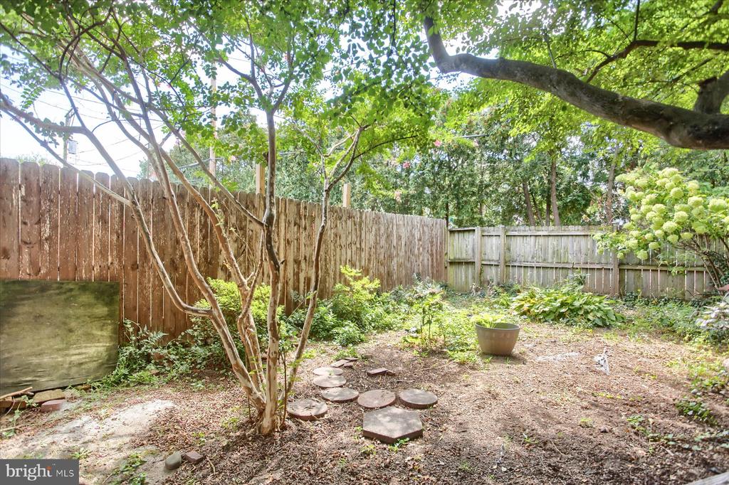 1824 GREEN STREET