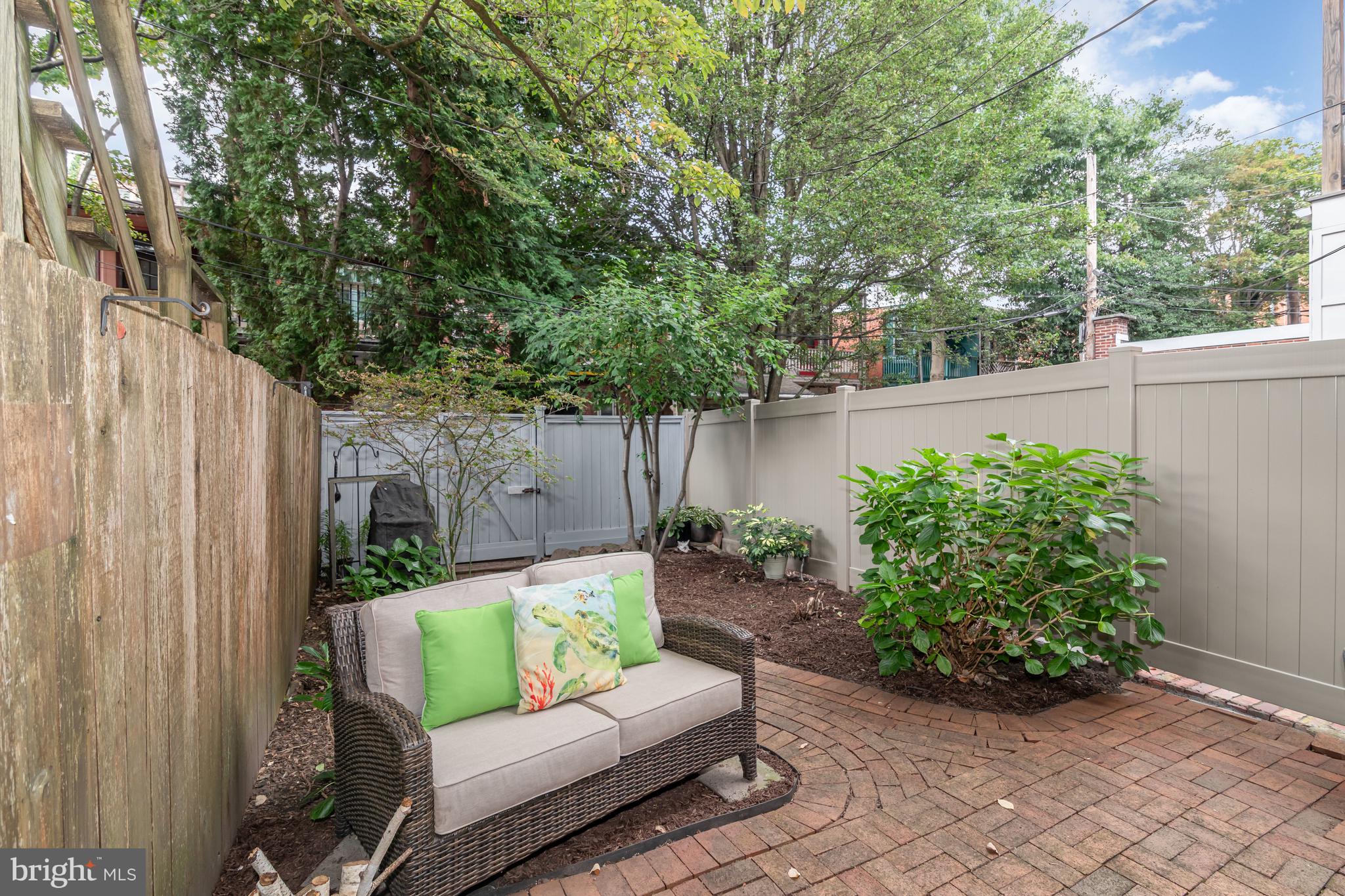1112 GREEN STREET