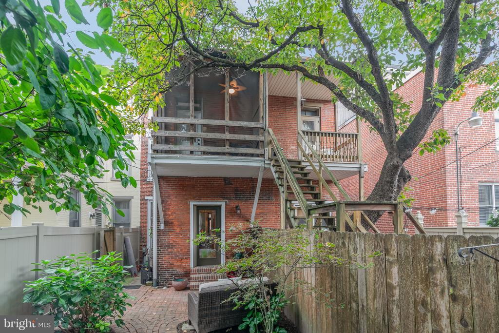 1112 GREEN STREET