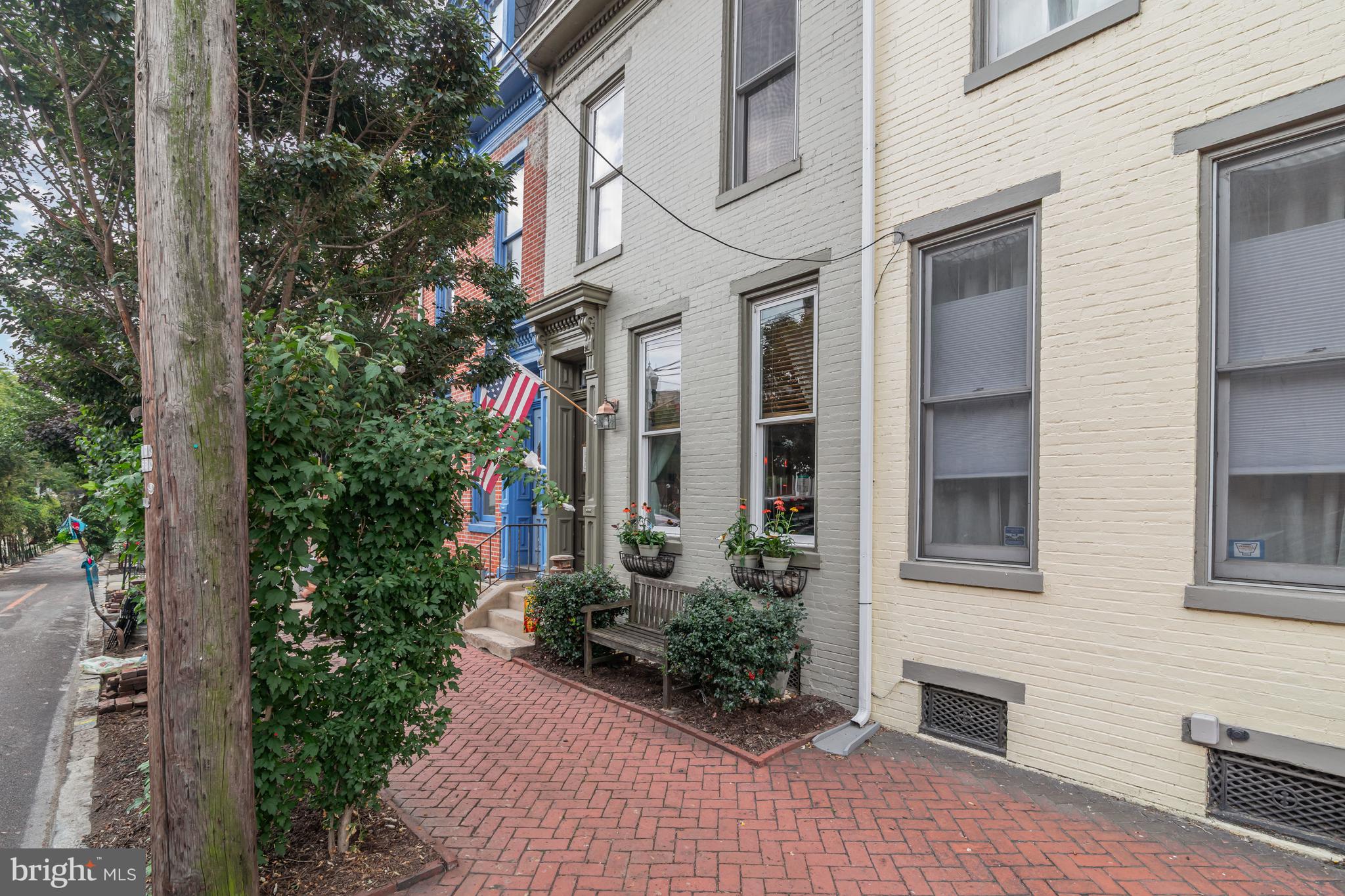 1112 GREEN STREET