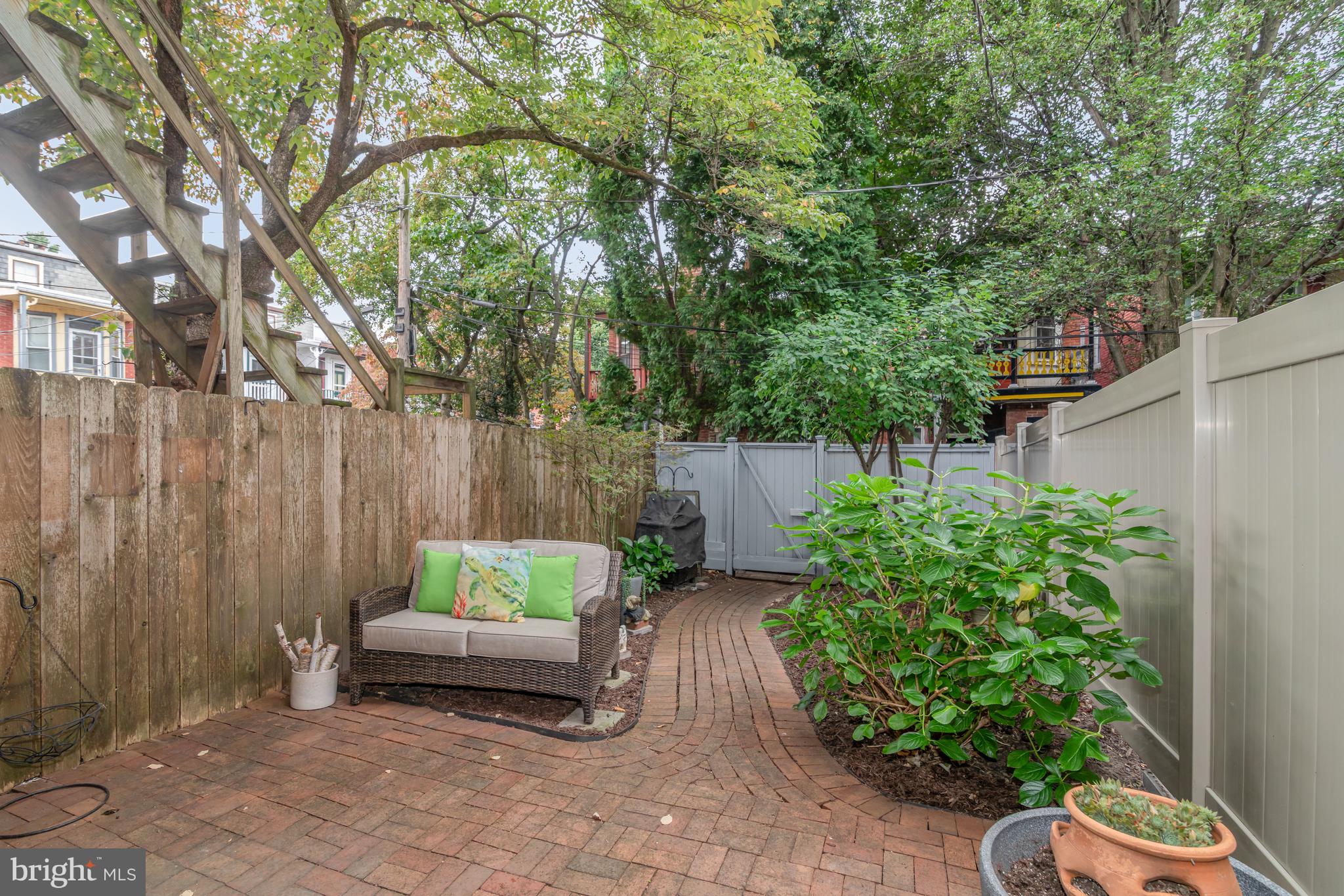 1112 GREEN STREET