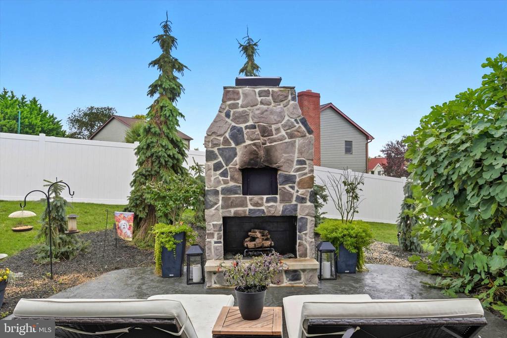 1607 CHURCHILL ROAD