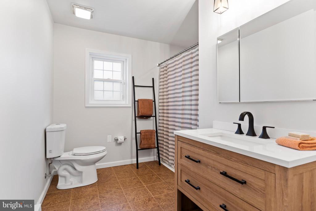 3102 SCHOOLHOUSE LANE