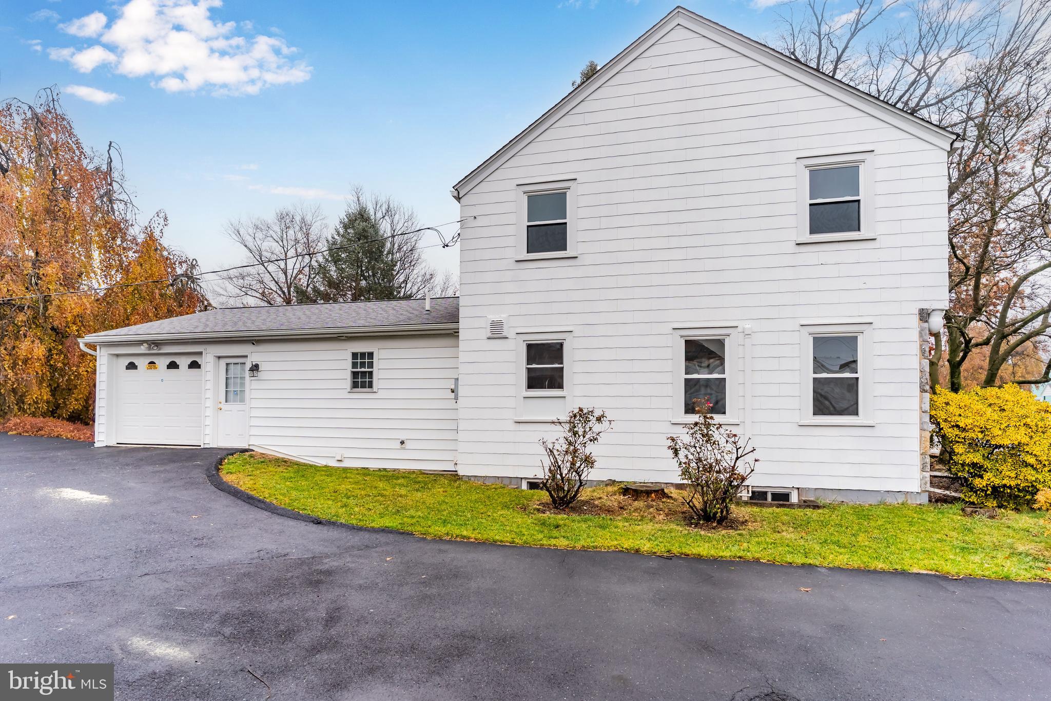 3102 SCHOOLHOUSE LANE