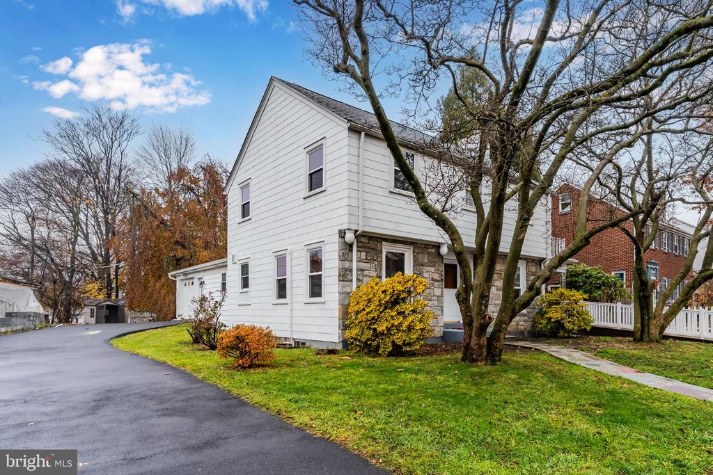 3102 SCHOOLHOUSE LANE
