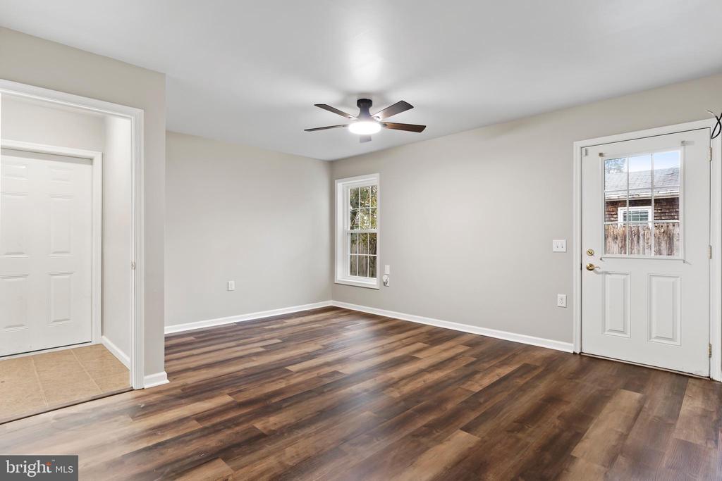 3102 SCHOOLHOUSE LANE