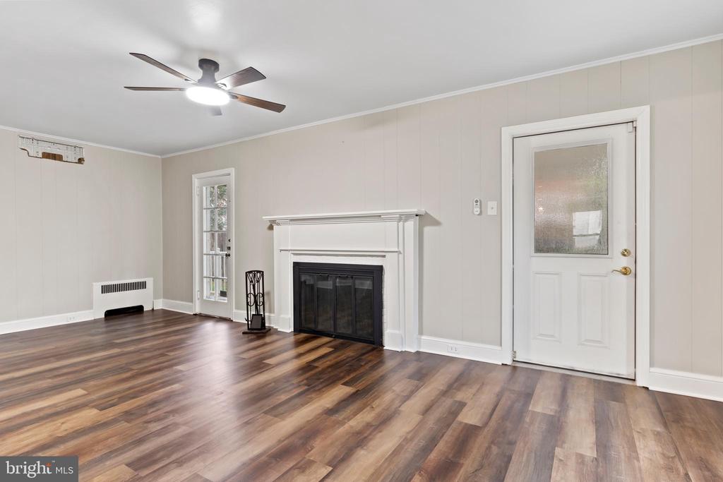 3102 SCHOOLHOUSE LANE