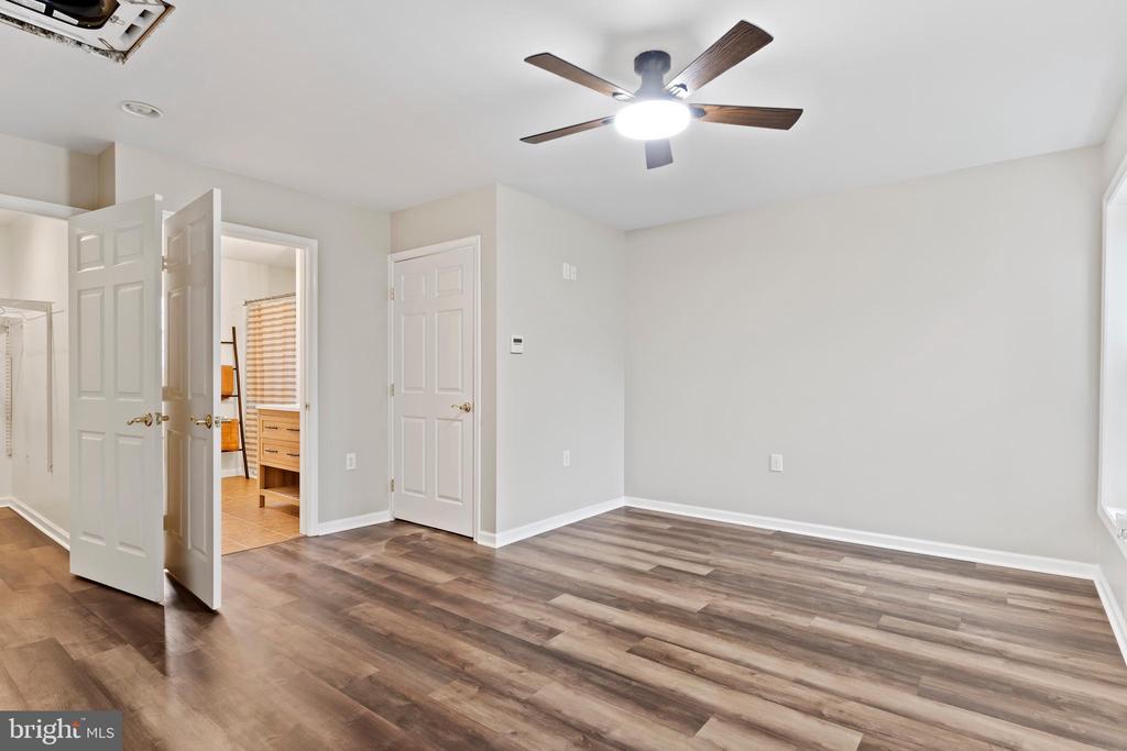 3102 SCHOOLHOUSE LANE