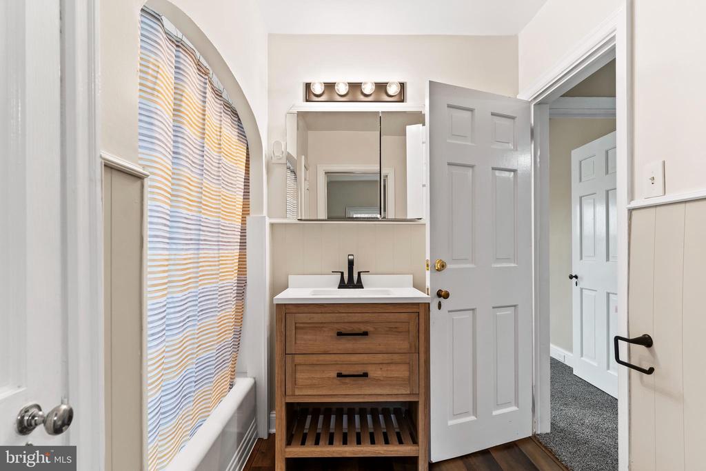 3102 SCHOOLHOUSE LANE
