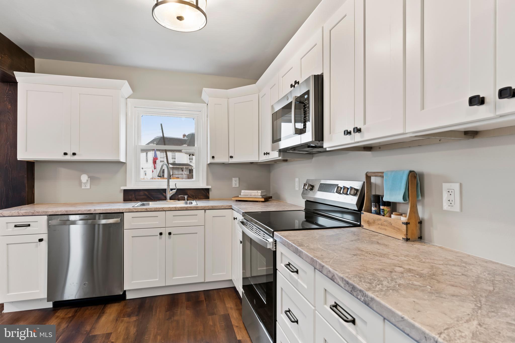 3102 SCHOOLHOUSE LANE