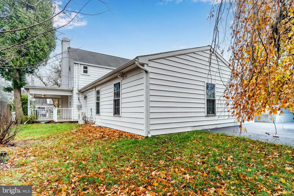 3102 SCHOOLHOUSE LANE