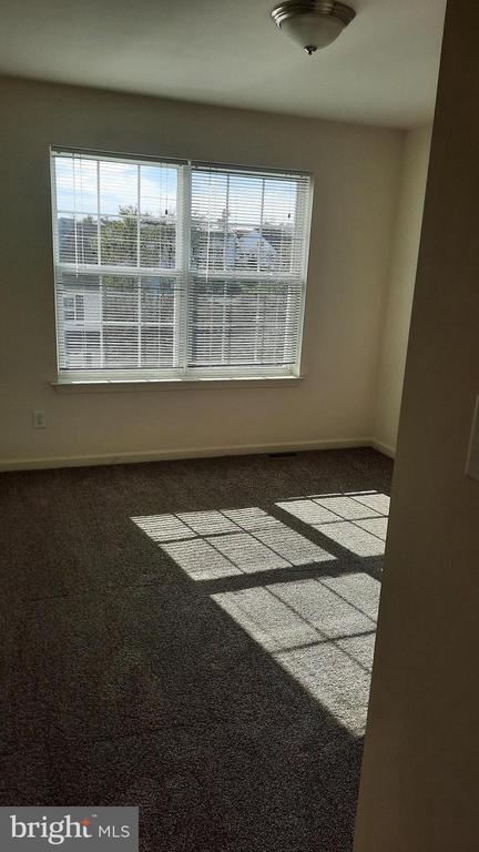 2439 NEWTOWN DRIVE