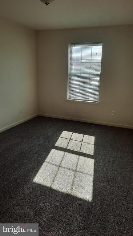 2439 NEWTOWN DRIVE