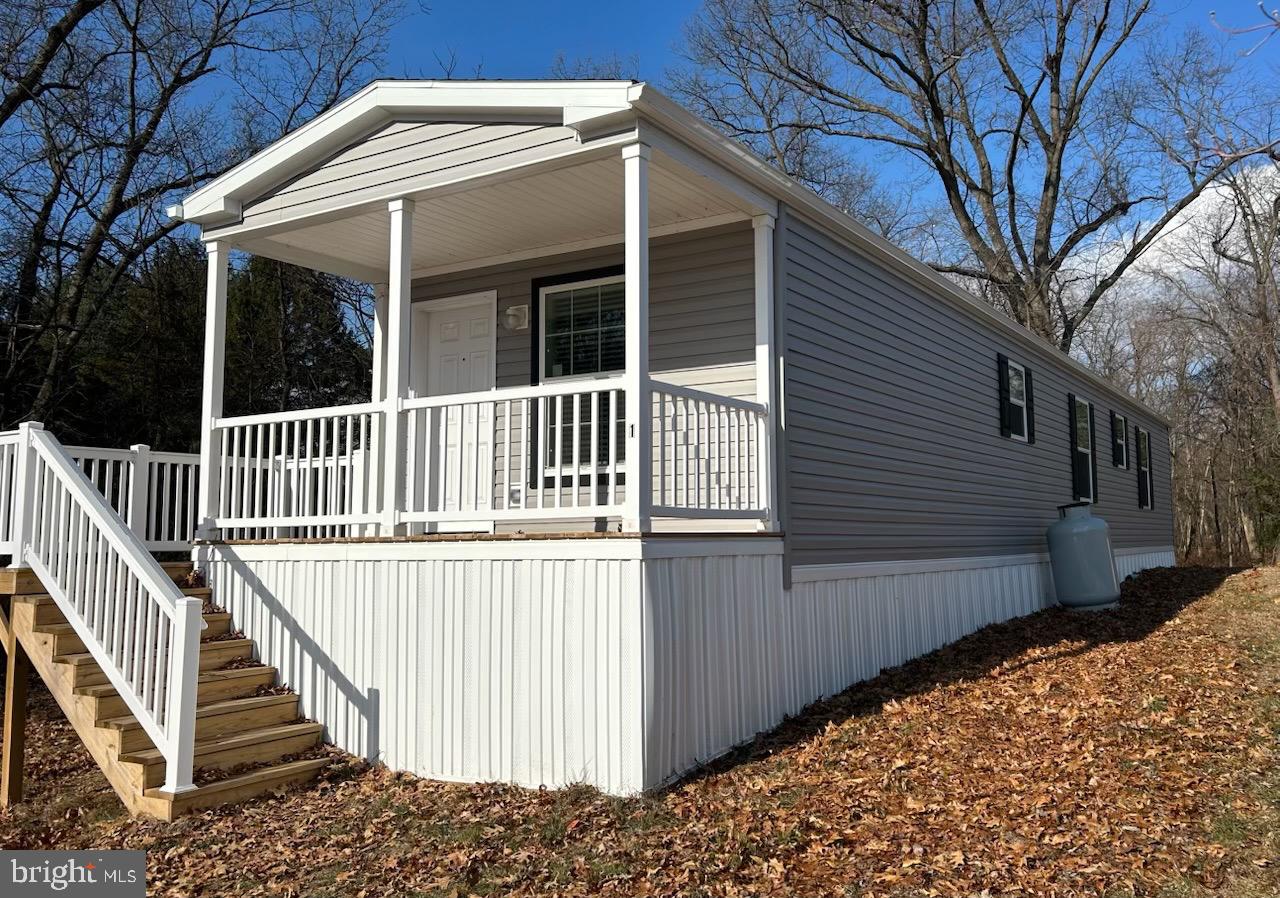 1 RAILWAY AVENUE