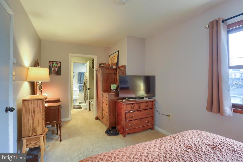 23 S 24TH STREET