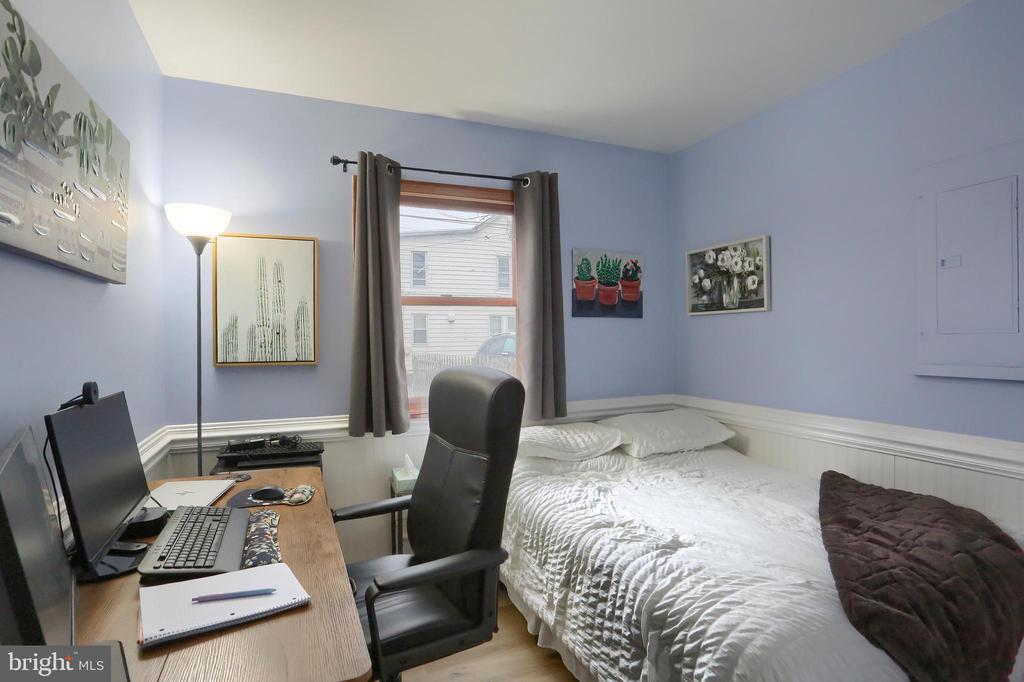 23 S 24TH STREET
