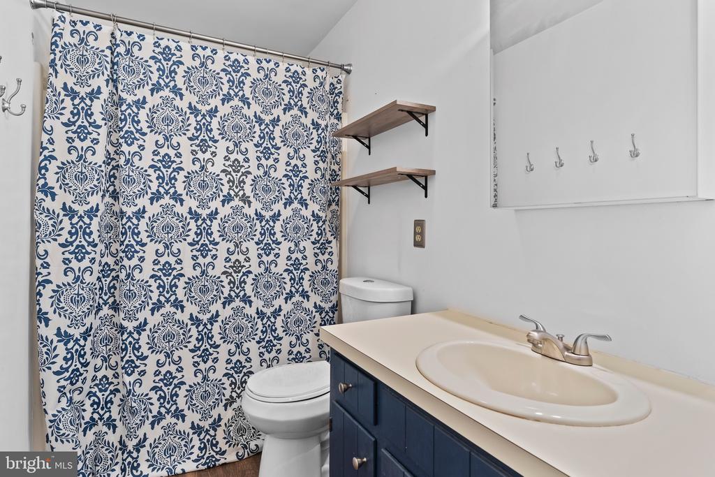 206 SCHOOLHOUSE LANE