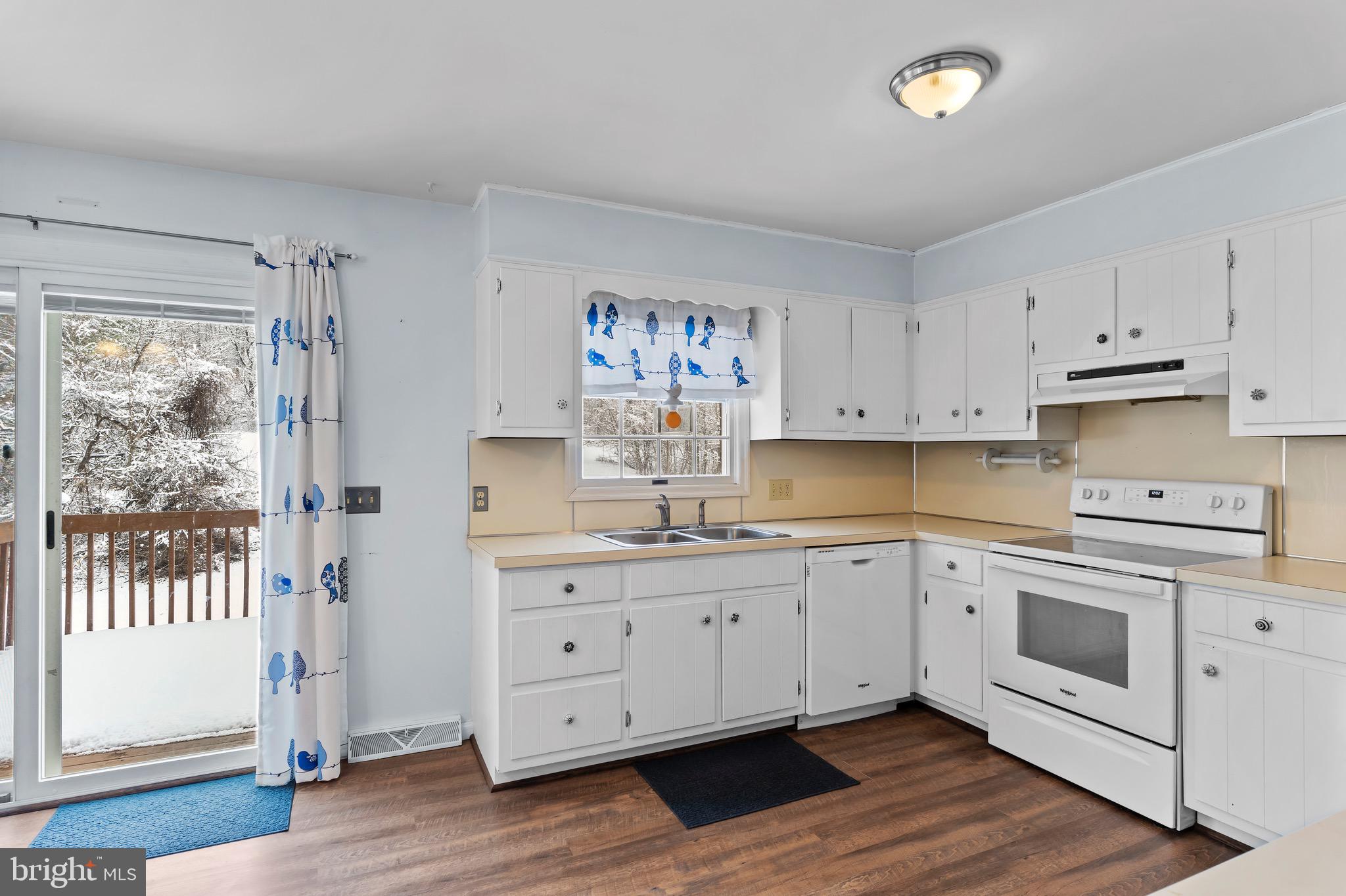 206 SCHOOLHOUSE LANE