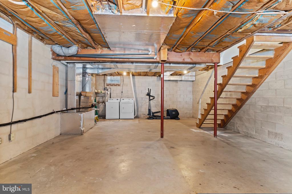 206 SCHOOLHOUSE LANE