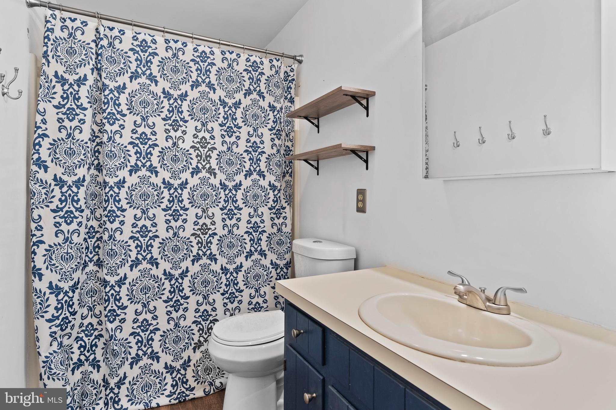 206 SCHOOLHOUSE LANE