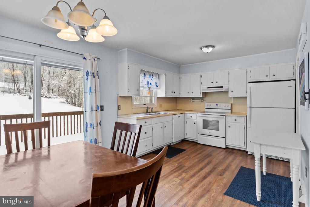 206 SCHOOLHOUSE LANE